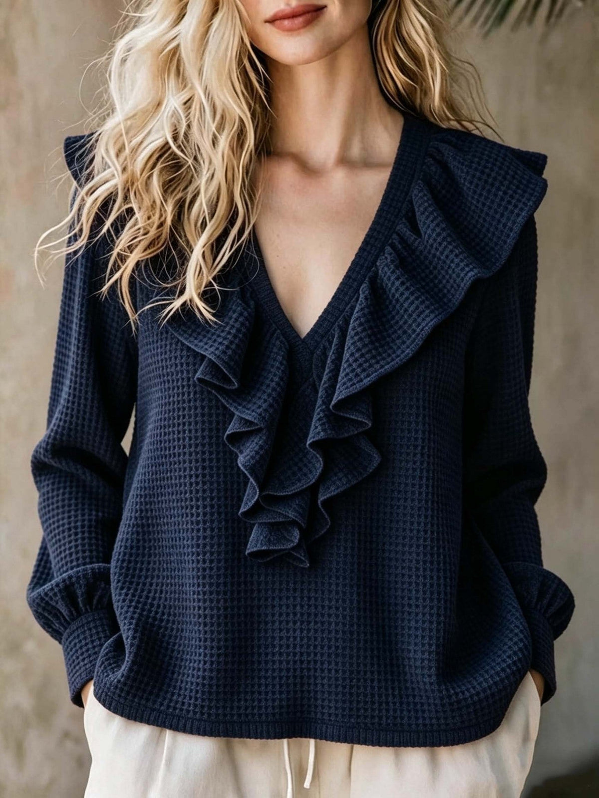 Ines Paris | Top Femme Maille Gaufrée Col V – Ourlet à Volants