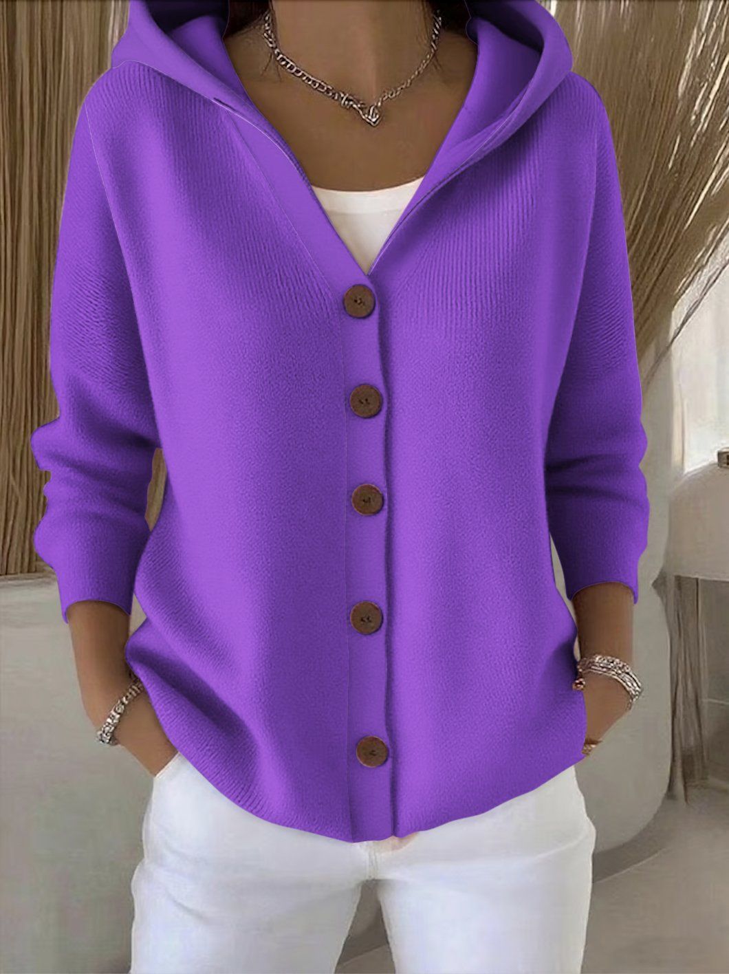 Ines Paris | Gilet en tricot femme à capuche et boutons bois