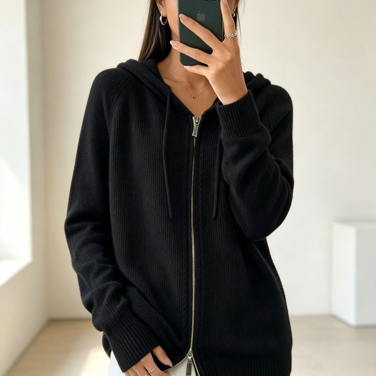Clémentine | Gilet Zippé à Capuche Femme en Maille Douce et Bords Côtelés - Noir