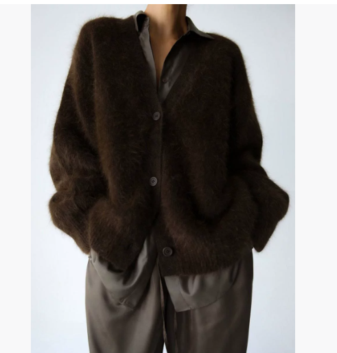 Geneviève | Gilet Femme Ample en Maille Duveteuse à Col V Boutonné - Marron