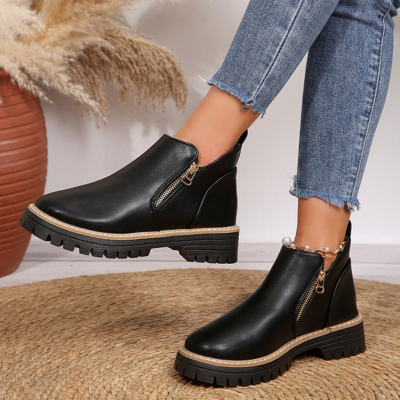 Mathilde | Bottines Femme Noires Effet Cuir à Semelle Crantée et Zip Doré - vue 2
