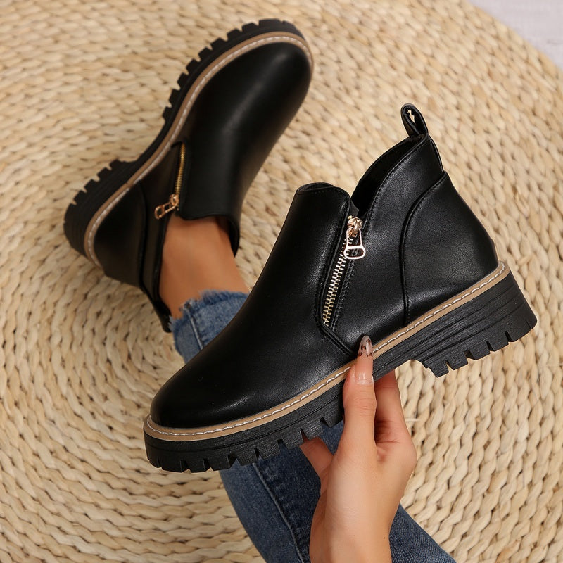 Mathilde | Bottines Femme Noires Effet Cuir à Semelle Crantée et Zip Doré - vue 3