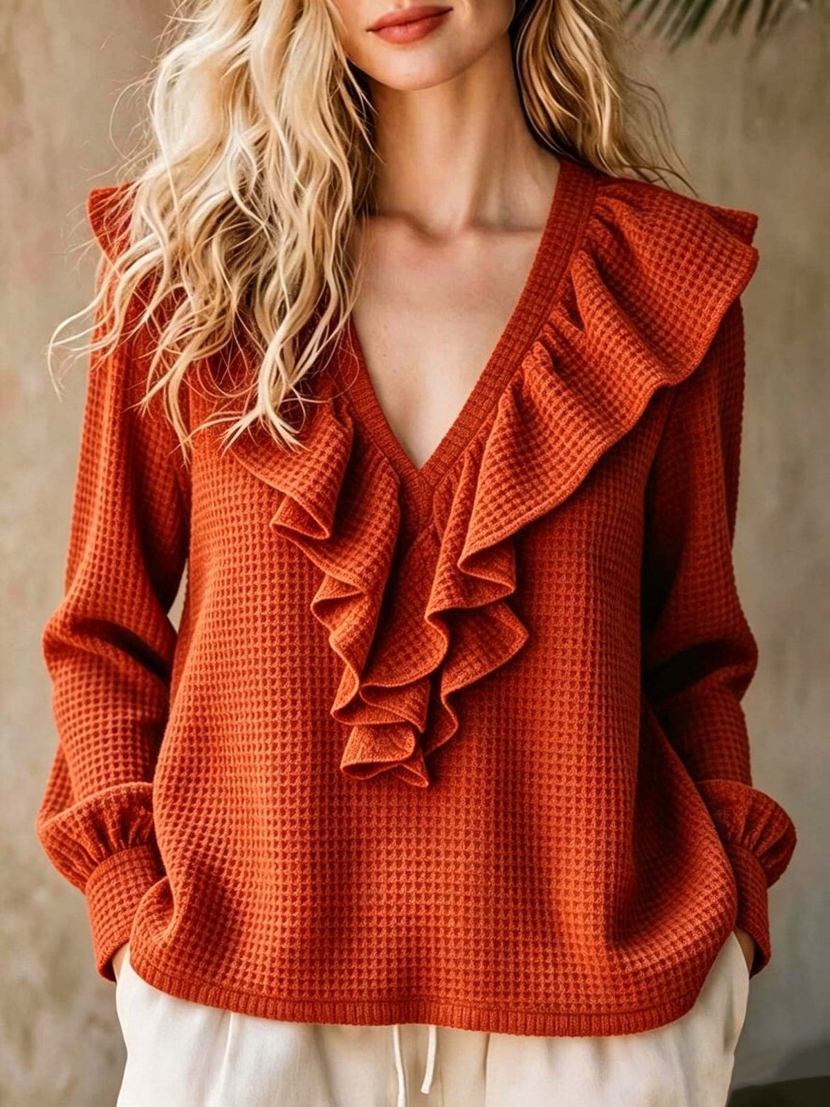 Ines Paris | Top Femme Maille Gaufrée Col V – Ourlet à Volants