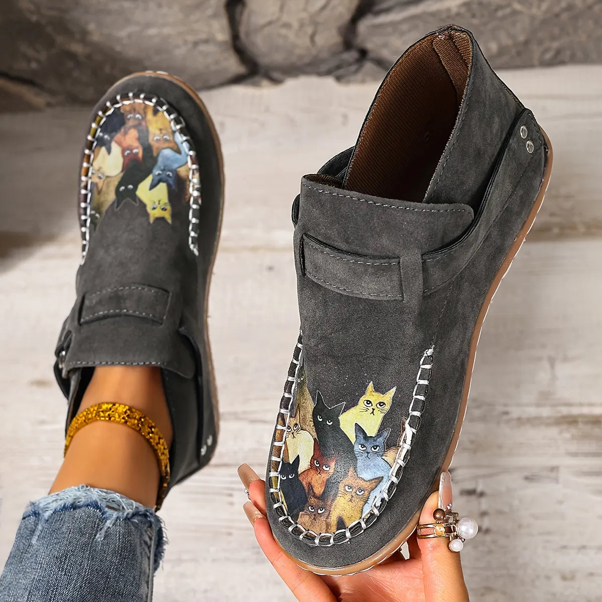 Mocassins femme imprimé chat à enfiler, bout rond et talon bas