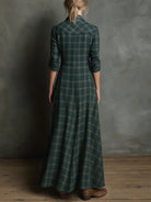 Robe chemise longue femme à carreaux, satinée et boutonnée