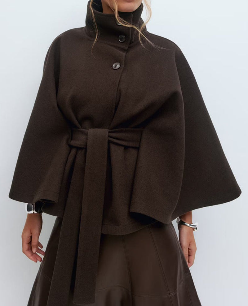 Albertine | Cape Manteau Femme Toucher Laine à Ceinture et Col Montant - Marron