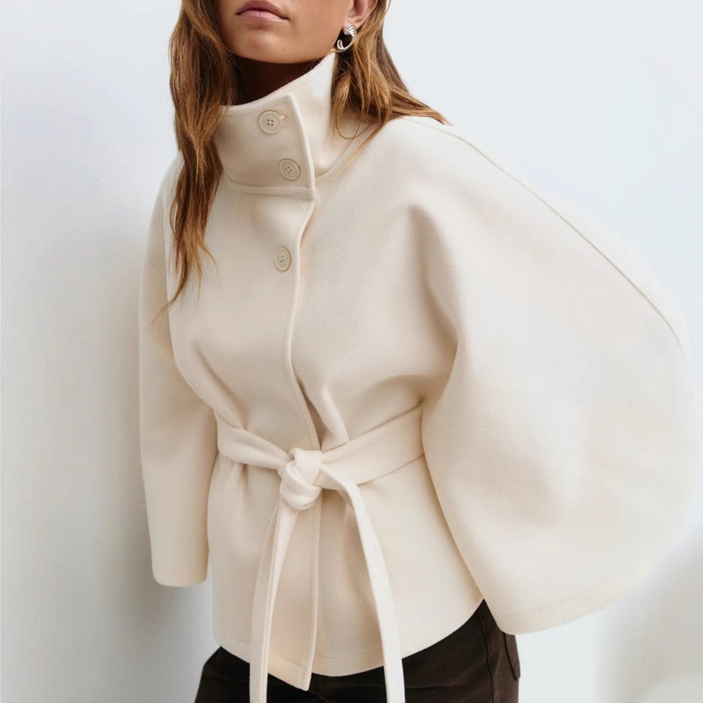 Albertine | Cape Manteau Femme Toucher Laine à Ceinture et Col Montant - Blanc