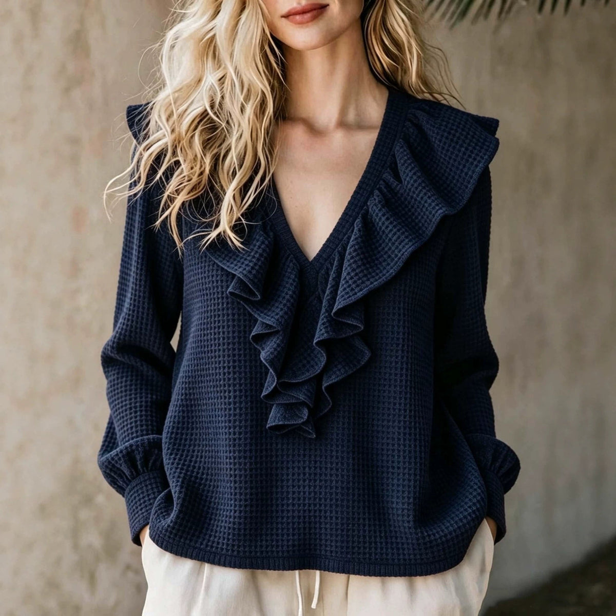 Ines Paris | Top Femme Maille Gaufrée Col V – Ourlet à Volants