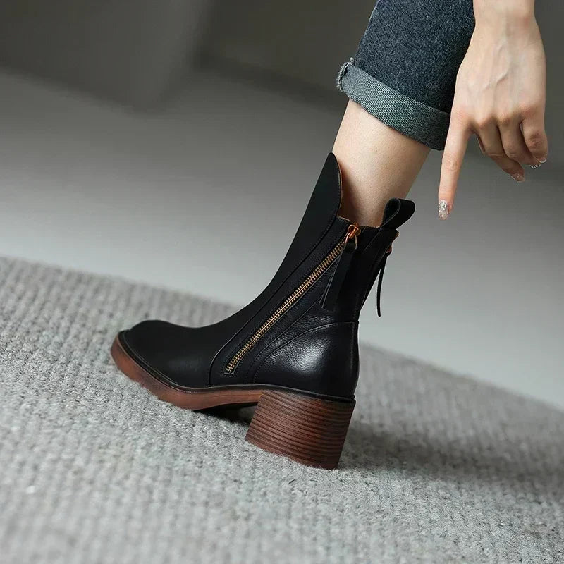 Bernadette | Bottines Femme Effet Cuir à Zip Devant et Talon Large - vue 2