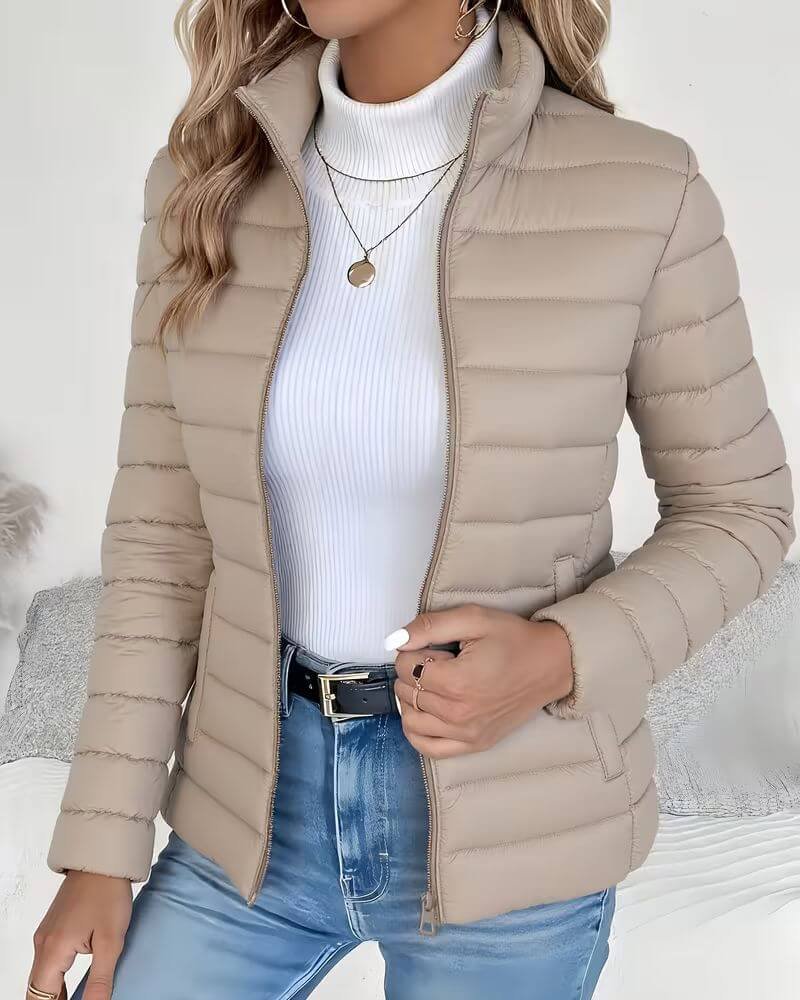 Clarisse | Veste Matelassée Courte Femme Zippée à Col Montant - Beige