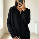 Clémentine | Gilet Zippé à Capuche Femme en Maille Douce et Bords Côtelés - Noir