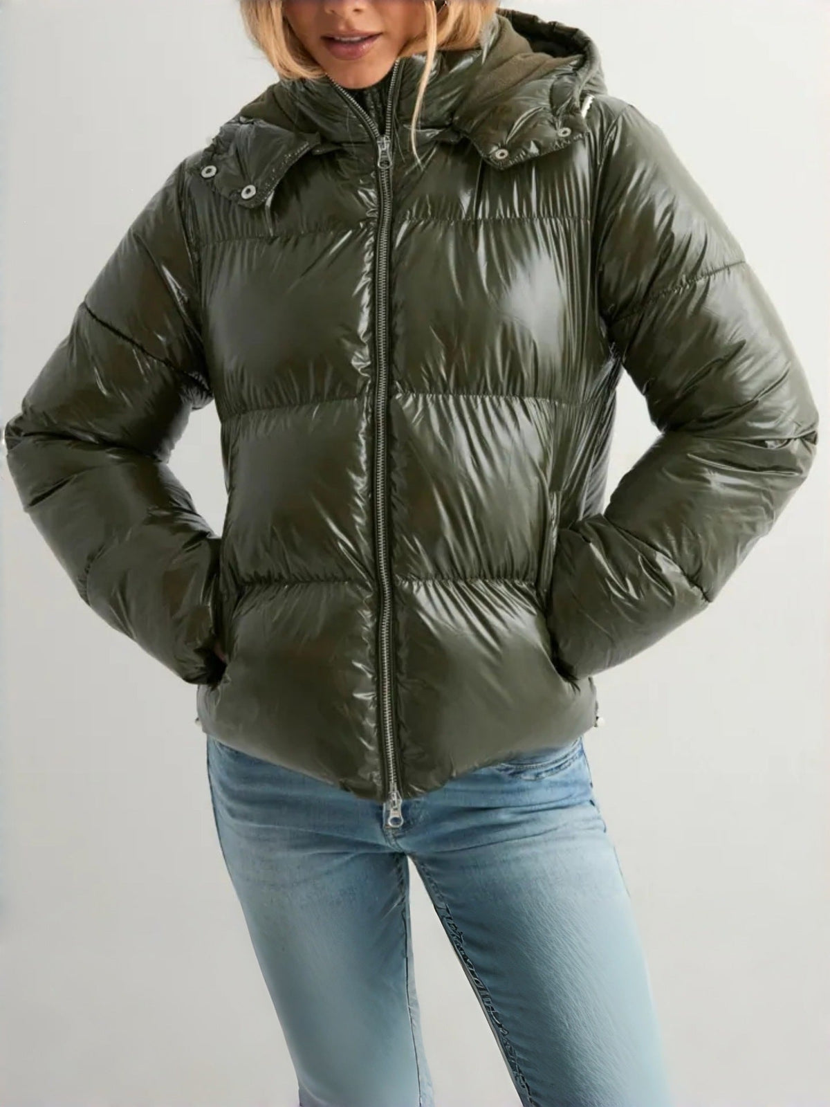 Diane | Doudoune Brillante Femme à Capuche Réglable - Vert olive