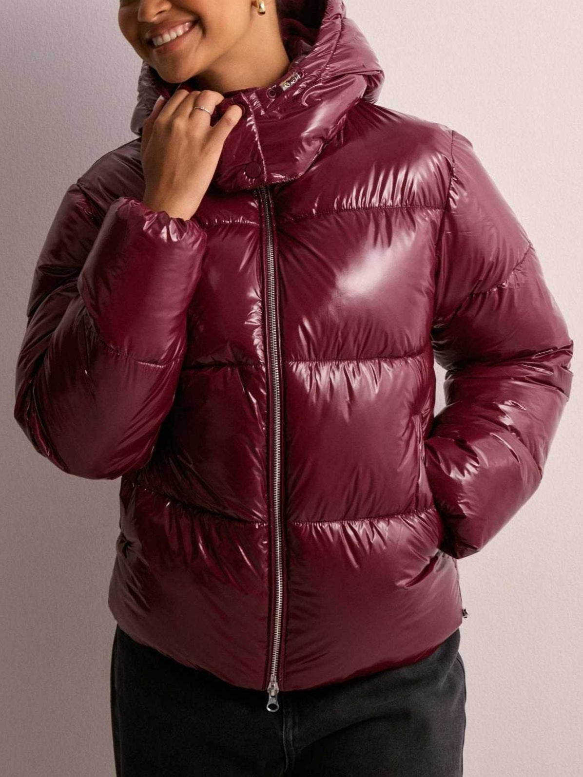Diane | Doudoune Brillante Femme à Capuche Réglable - Bordeaux