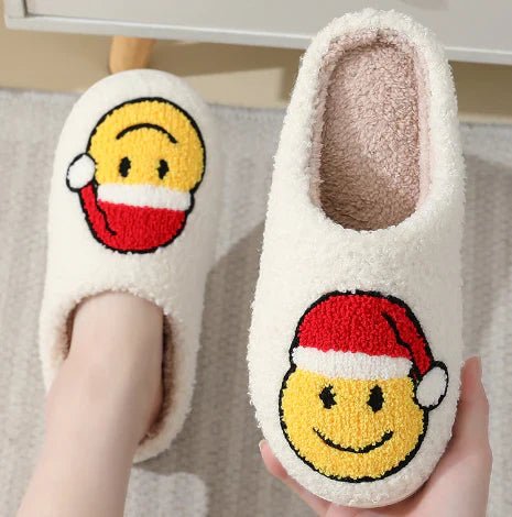 Dominique | Chaussons Femme Moelleux Motif de Noël Semelle Antidérapante - Visage souriant