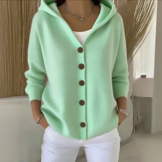 Ines Paris | Gilet en tricot femme à capuche et boutons bois