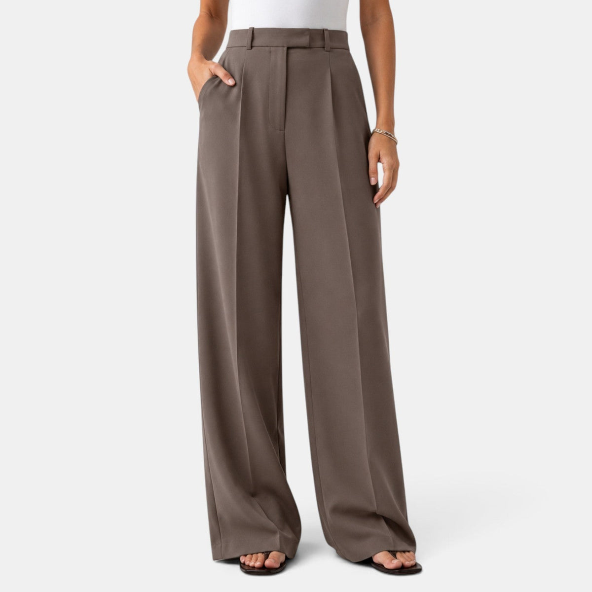 Estelle | Pantalon Habillé Femme Taille Haute à Jambe Large et Pinces - Taupe