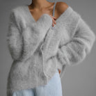 Geneviève | Gilet Femme Ample en Maille Duveteuse à Col V Boutonné - vue 10