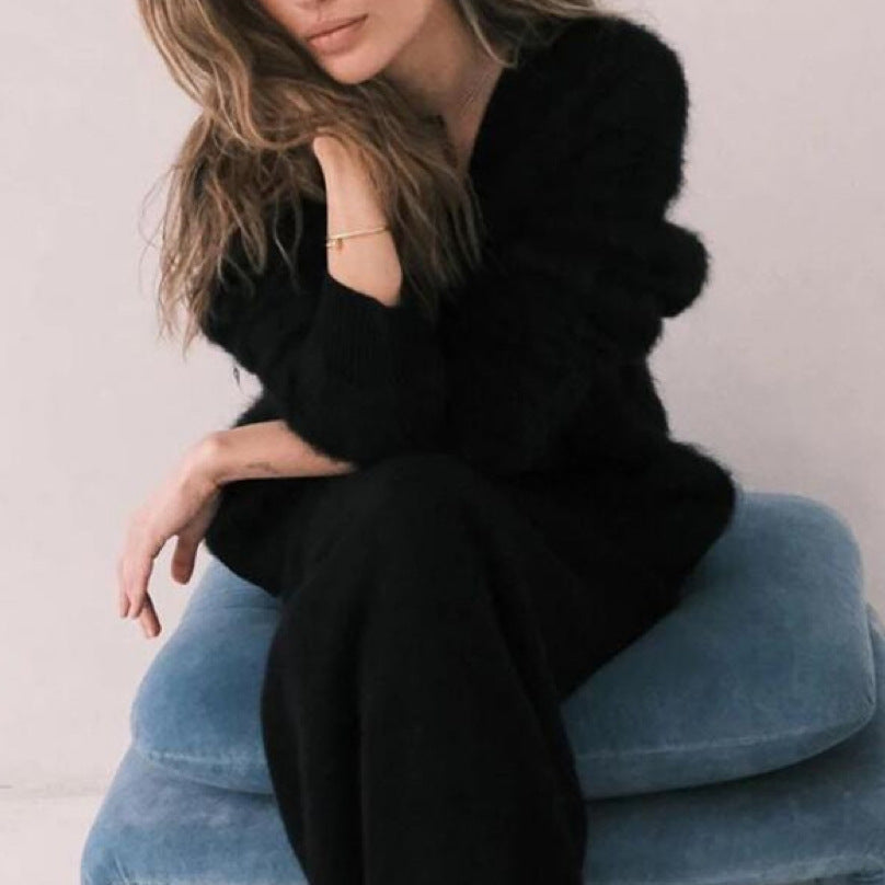 Geneviève | Gilet Femme Ample en Maille Duveteuse à Col V Boutonné - Noir