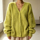 Geneviève | Gilet Femme Ample en Maille Duveteuse à Col V Boutonné - Vert matcha