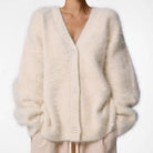 Geneviève | Gilet Femme Ample en Maille Duveteuse à Col V Boutonné - Abricot