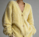 Geneviève | Gilet Femme Ample en Maille Duveteuse à Col V Boutonné - Jaune
