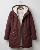 Gisèle | Parka Femme Doublée Polaire à Capuche, Taille Ajustable et Longueur Mi-Cuisse - Rouge vin