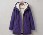 Gisèle | Parka Femme Doublée Polaire à Capuche, Taille Ajustable et Longueur Mi-Cuisse - Violet