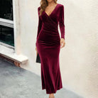 Isaure | Robe Mi-Longue Femme en Velours Col V à Taille Drapée - Rouge