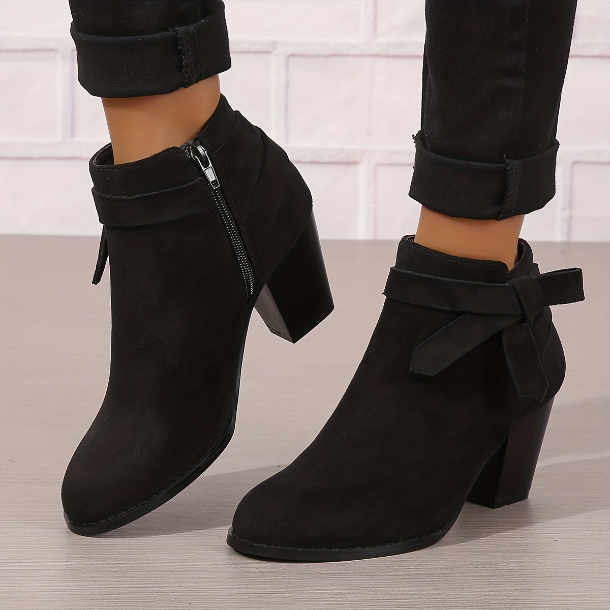 Jacqueline | Bottines Femme Aspect Daim à Talon Bloc et Bride Nouée - vue 2