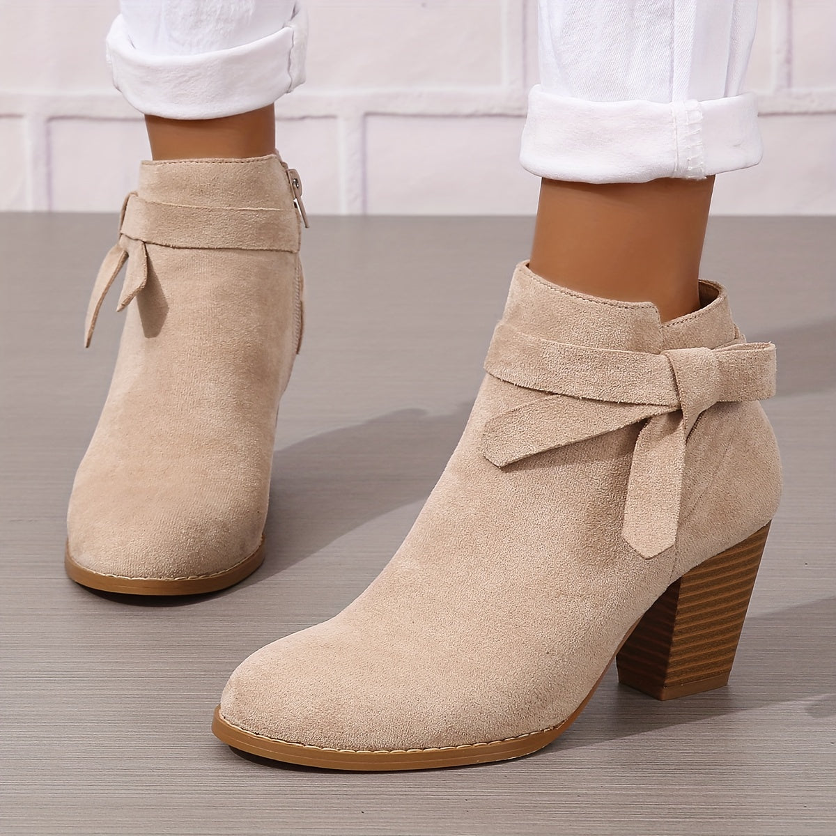 Jacqueline | Bottines Femme Aspect Daim à Talon Bloc et Bride Nouée - Beige