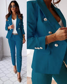 Mahaut | Tailleur Pantalon Femme Blazer Croisé à Boutons Dorés et Pantalon Slim - Bleu canard