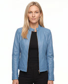 Mariette | Veste Effet Cuir Femme Coupe Ajustée à Col Montant et Zip - Bleu clair