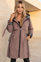 Manteau imperméable femme à capuche mi-long