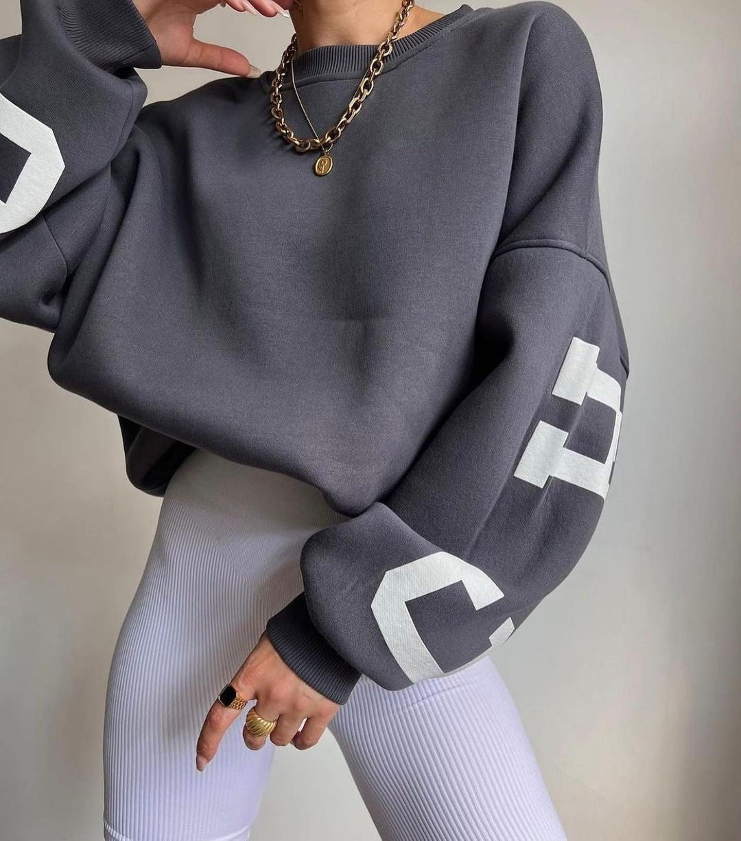 Zoé | Sweat Oversize Femme Intérieur Molletonné à Imprimé Lettres sur les Manches - Gris anthracite